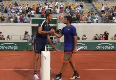 Медведев разгромил Гарина и вышел в 1/4 финала «Ролан Гаррос» Медведев разгромил Гарина и вышел в 1/4 финала «Ролан Гаррос»