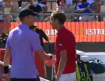 Медведев выиграл турнир в Мальорке, одолев в финале Кьюррея Медведев выиграл турнир в Мальорке, одолев в финале Кьюррея