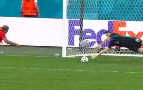 Швейцария не забила 3 пенальти подряд и пропустила Испанию в полуфинал Евро-2020 Швейцария не забила 3 пенальти подряд и пропустила Испанию в полуфинал Евро-2020