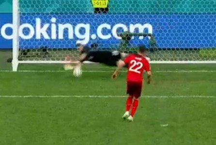 Швейцария не забила 3 пенальти подряд и пропустила Испанию в полуфинал Евро-2020 Швейцария не забила 3 пенальти подряд и пропустила Испанию в полуфинал Евро-2020