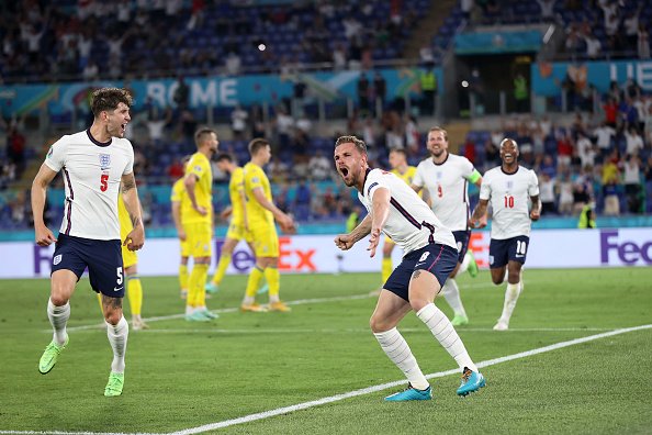 Хендерсон празднует гол Хендерсон празднует гол