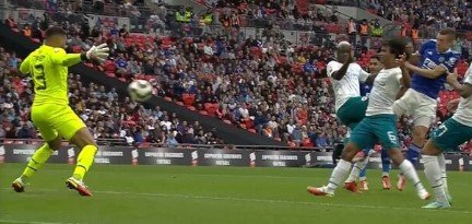 «Лестер» выиграл Суперкубок Англии, забив победный гол на 89 минуте (Видео) «Лестер» выиграл Суперкубок Англии, забив победный гол на 89 минуте (Видео)