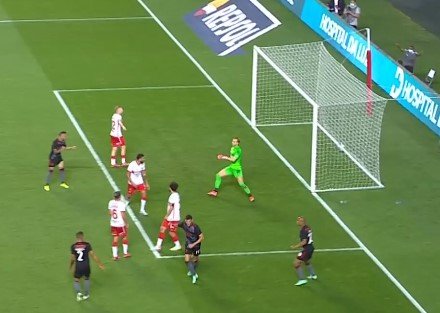 «Спартак» уступил на выезде «Бенфике» и сыграет в Лиге Европы (видео) «Спартак» уступил на выезде «Бенфике» и сыграет в Лиге Европы (видео)