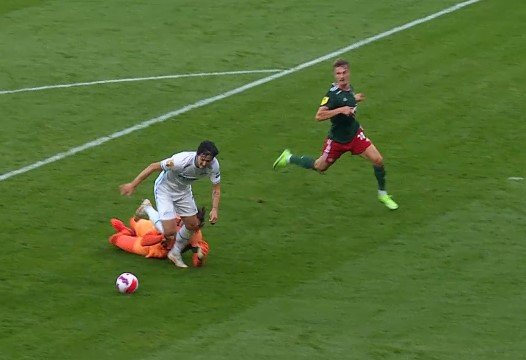 «Зенит» на выезде в меньшинстве сыграл вничью с «Локо» (голы, видео) «Зенит» на выезде в меньшинстве сыграл вничью с «Локо» (голы, видео)