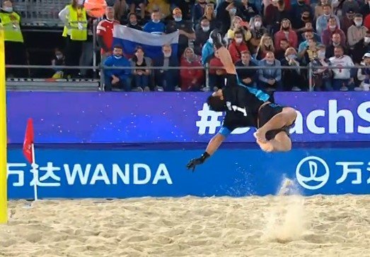 Россия победила Испанию и вышла в полуфинал ЧМ по пляжному футболу Россия победила Испанию и вышла в полуфинал ЧМ по пляжному футболу