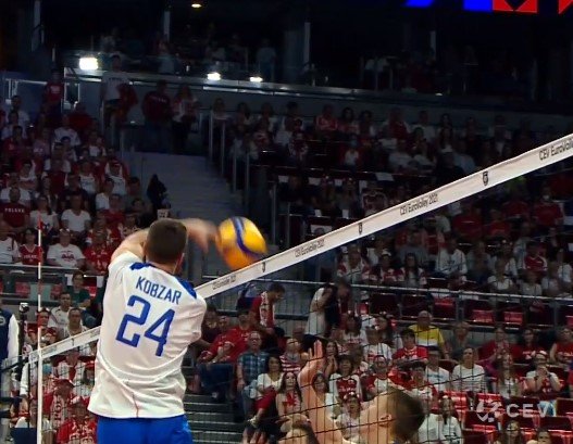 Россия в 4-х партиях победила Украину и вышла в 1/4 финала ЧЕ по волейболу Россия в 4-х партиях победила Украину и вышла в 1/4 финала ЧЕ по волейболу