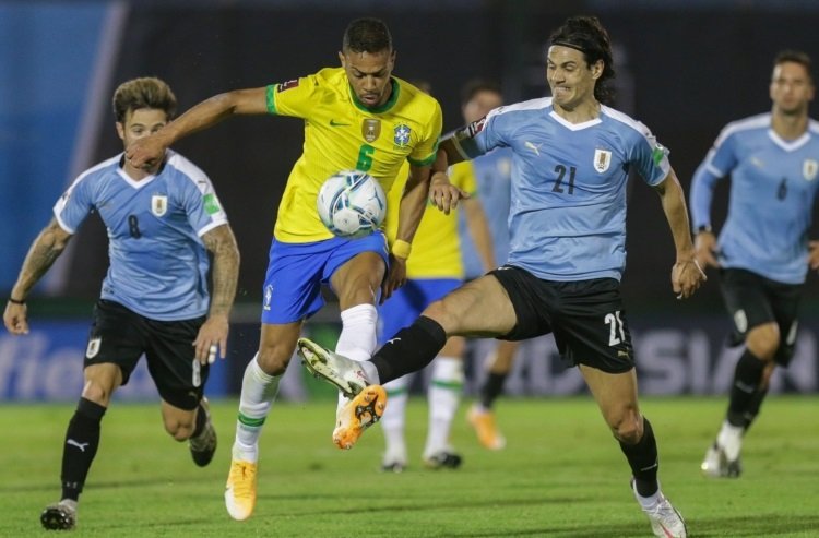 Кавани (Уругвай) против Лоди (Бразилия) Кавани (Уругвай) против Лоди (Бразилия)