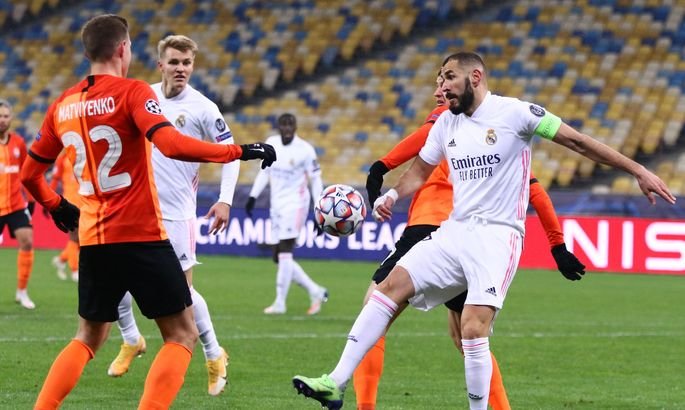 Бенезма против защитников Шахтёра Бенезма против защитников Шахтёра