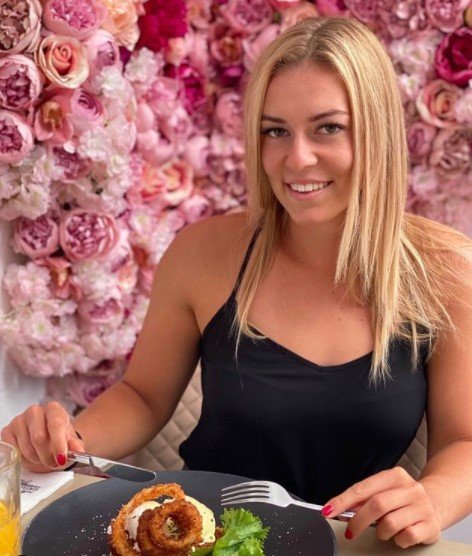 Далма Галфи: летние фото в купальнике (Инстаграм)