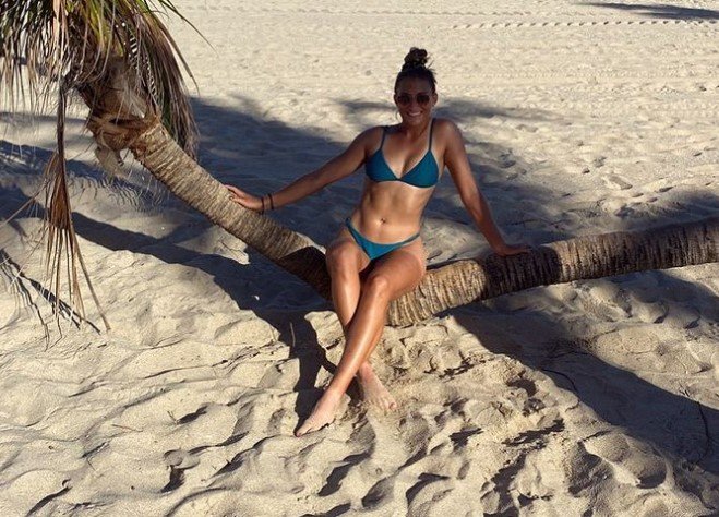 Панна Удварди: горячие фото в купальнике (Инстаграм) Панна Удварди: горячие фото в купальнике (Инстаграм)