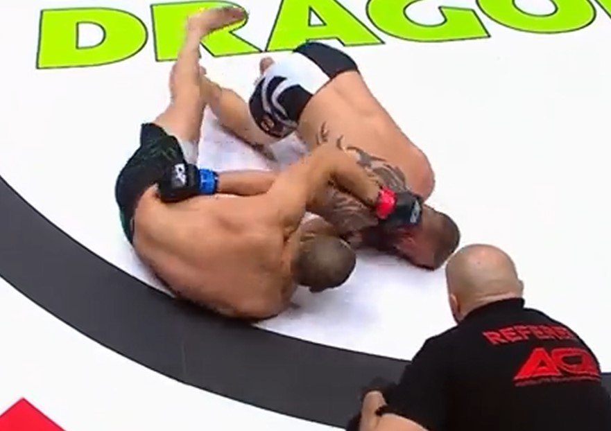 37-летний Дипчиков локтем из партера нокаутировал Ханиката (ACA, видео)