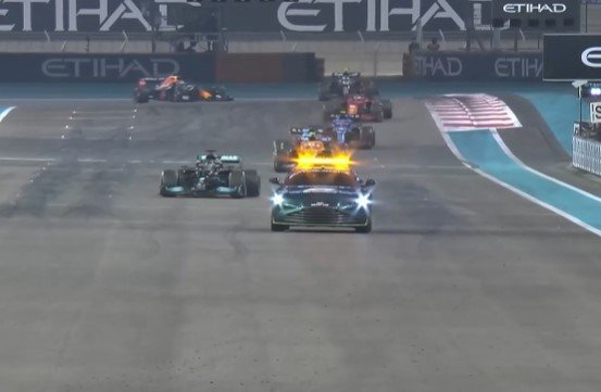 Формула-1: 24-летний Макс Ферстаппен впервые стал чемпионом мира Формула-1: 24-летний Макс Ферстаппен впервые стал чемпионом мира