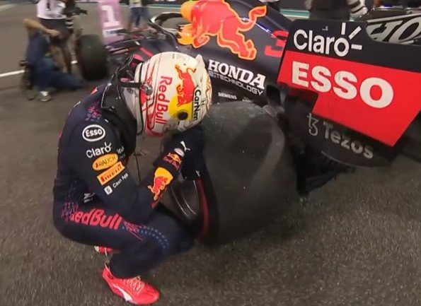 Формула-1: 24-летний Макс Ферстаппен впервые стал чемпионом мира Формула-1: 24-летний Макс Ферстаппен впервые стал чемпионом мира