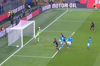 «Наполи» минимально обыграл «Милан» и догнал его в таблице (Видео)