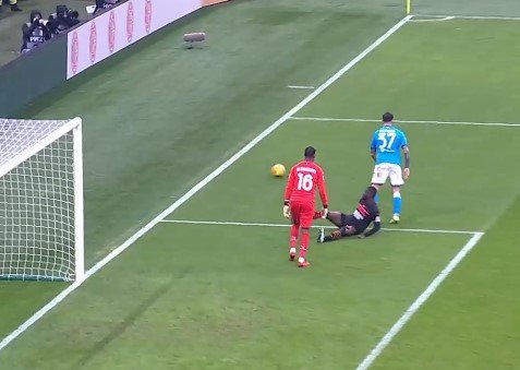 «Наполи» минимально обыграл «Милан» и догнал его в таблице (Видео)