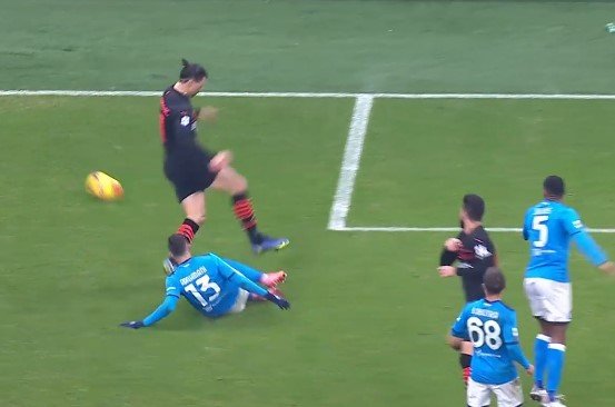 «Наполи» минимально обыграл «Милан» и догнал его в таблице (Видео)