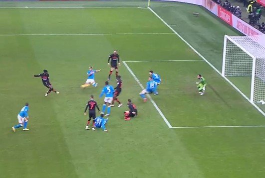 «Наполи» минимально обыграл «Милан» и догнал его в таблице (Видео)