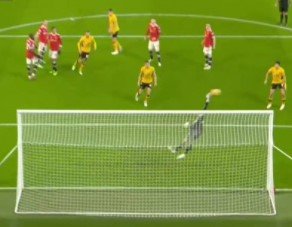 «МЮ» проиграл дома «Вулверхэмптону» - первое поражение Рангника (Видео) «МЮ» проиграл дома «Вулверхэмптону» - первое поражение Рангника (Видео)