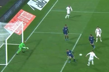 «Лион» не смог удержать победу в матче с «ПСЖ» (голы, видео)