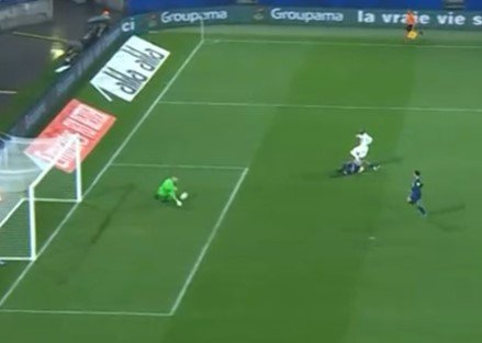 «Лион» не смог удержать победу в матче с «ПСЖ» (голы, видео)
