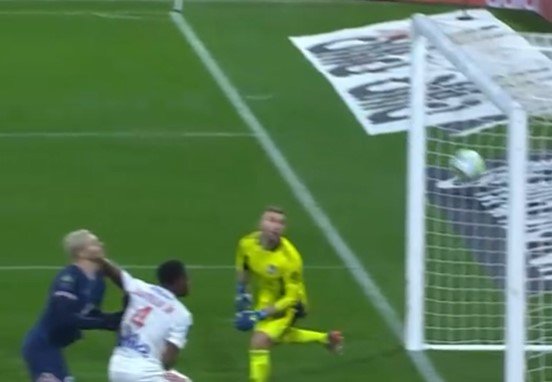 «Лион» не смог удержать победу в матче с «ПСЖ» (голы, видео)