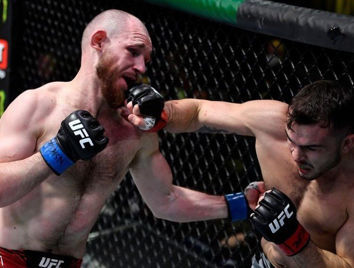 30-летний Борщев выиграл дебютный бой в UFC ударом по печени (обзор) 30-летний Борщев выиграл дебютный бой в UFC ударом по печени (обзор)