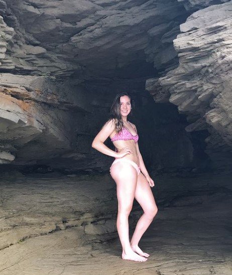 Кортни Саро: фото в купальнике Инстаграм (шорт-трек)