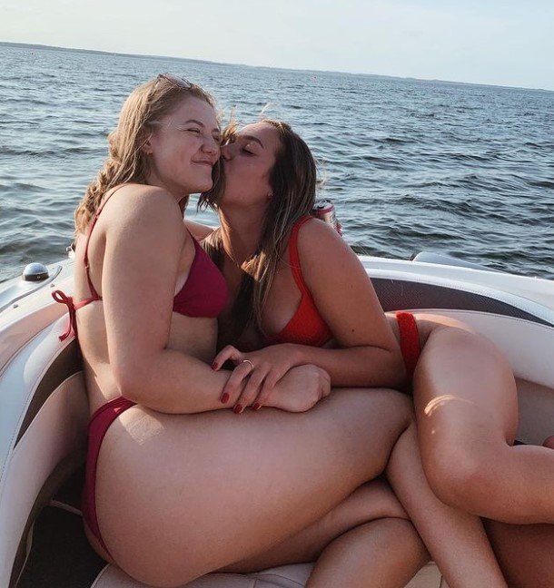 Кортни Саро: фото в купальнике Инстаграм (шорт-трек)