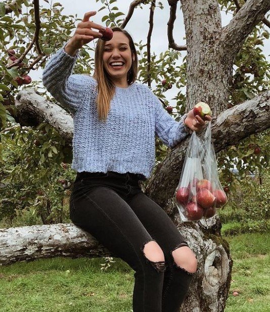 Кортни Саро: фото в купальнике Инстаграм (шорт-трек)