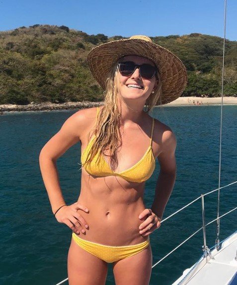 Николь и Меган Макнамара: горячие фото в купальнике (пляжный волейбол) Николь и Меган Макнамара: горячие фото в купальнике (пляжный волейбол)