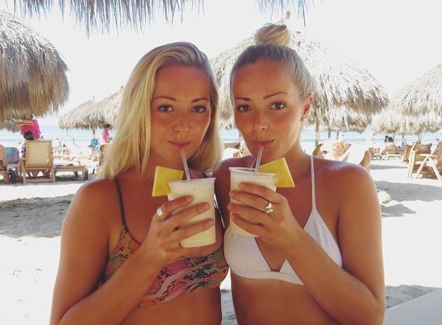 Николь и Меган Макнамара: горячие фото в купальнике (пляжный волейбол) Николь и Меган Макнамара: горячие фото в купальнике (пляжный волейбол)