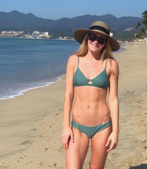 Николь и Меган Макнамара: горячие фото в купальнике (пляжный волейбол) Николь и Меган Макнамара: горячие фото в купальнике (пляжный волейбол)