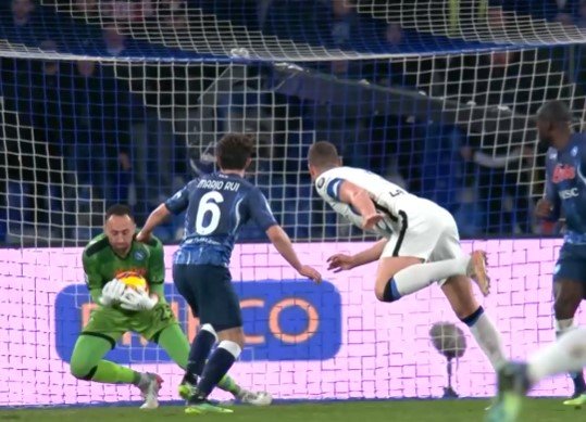 «Интер» сыграл вничью с «Наполи» и остался лидером серии А (голы, видео) «Интер» сыграл вничью с «Наполи» и остался лидером серии А (голы, видео)