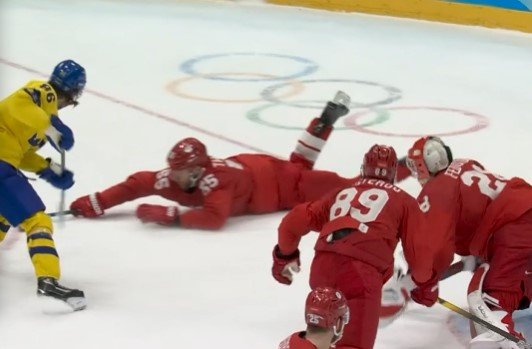 Россия по буллитам обыграла Швецию и вышла в олимпийский финал (Видео) Россия по буллитам обыграла Швецию и вышла в олимпийский финал (Видео)