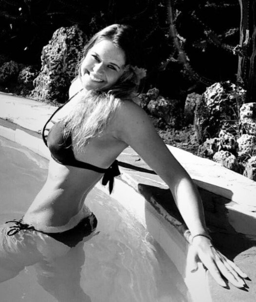 Коринн Зутер: летние фото в купальнике олимпийской чемпионки Пекина-2022 Коринн Зутер: летние фото в купальнике олимпийской чемпионки Пекина-2022