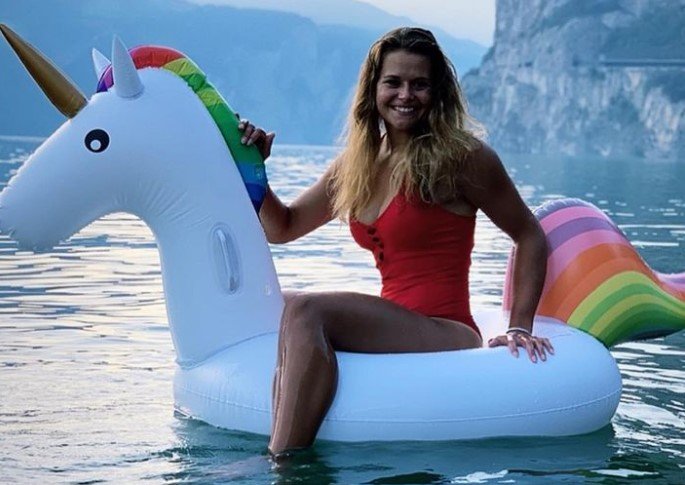 Коринн Зутер: летние фото в купальнике олимпийской чемпионки Пекина-2022 Коринн Зутер: летние фото в купальнике олимпийской чемпионки Пекина-2022