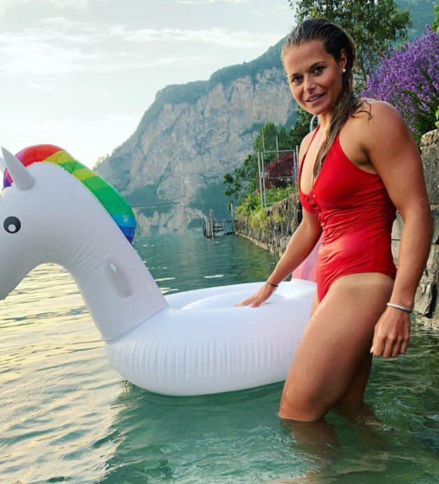 Коринн Зутер: летние фото в купальнике олимпийской чемпионки Пекина-2022 Коринн Зутер: летние фото в купальнике олимпийской чемпионки Пекина-2022