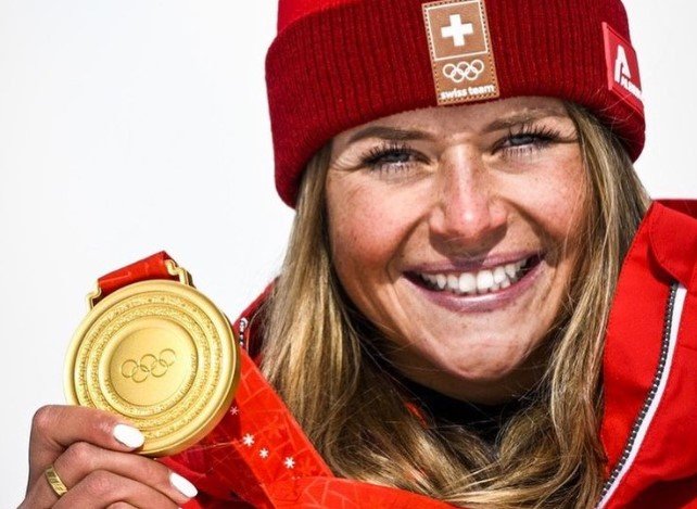 Коринн Зутер: летние фото в купальнике олимпийской чемпионки Пекина-2022 Коринн Зутер: летние фото в купальнике олимпийской чемпионки Пекина-2022