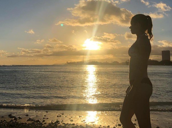 Кэти Волынец: летние фото в купальнике Кэти Волынец: летние фото в купальнике