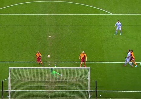 «Барселона» одержала волевую победу над «Галатасараем» в ЛЕ (голы, видео) «Барселона» одержала волевую победу над «Галатасараем» в ЛЕ (голы, видео)