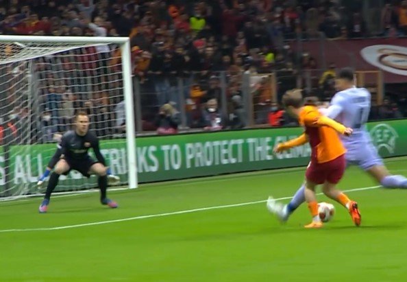 «Барселона» одержала волевую победу над «Галатасараем» в ЛЕ (голы, видео) «Барселона» одержала волевую победу над «Галатасараем» в ЛЕ (голы, видео)