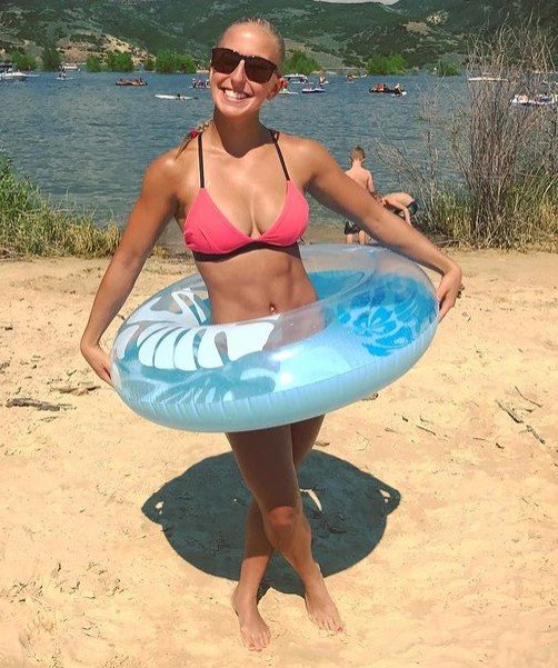 Винтер Винеки: горячие фото в купальнике