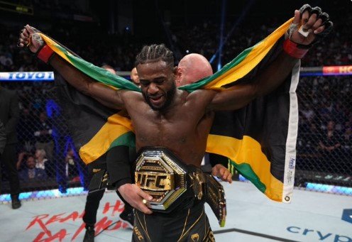 Ян проиграл Стерлингу 2-3 по раундам: «Вы меня обокрали» (UFC 273, видео)