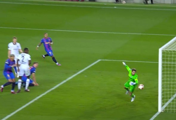 «Айнтрахт» победил на выезде «Барселону» и вышел в полуфинал ЛЕ (видео) «Айнтрахт» победил на выезде «Барселону» и вышел в полуфинал ЛЕ (видео)