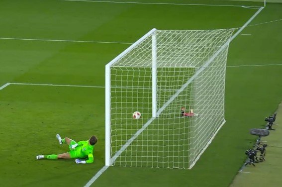 «Айнтрахт» победил на выезде «Барселону» и вышел в полуфинал ЛЕ (видео) «Айнтрахт» победил на выезде «Барселону» и вышел в полуфинал ЛЕ (видео)