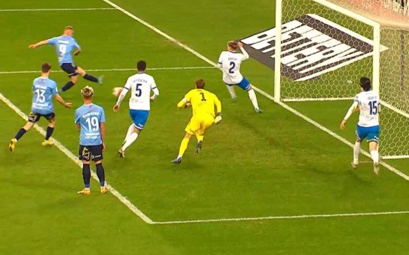 «Крылья» разгромили дома «Динамо», забив 5 голов (Видео) «Крылья» разгромили дома «Динамо», забив 5 голов (Видео)