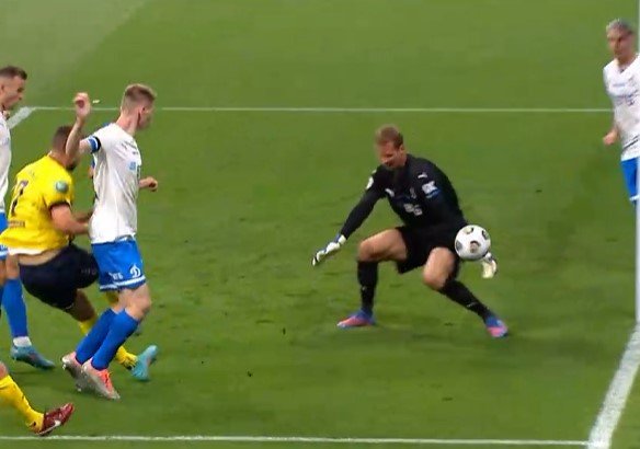 «Динамо» с трудом удержало ничью с «Ростовом» (голы, видео) «Динамо» с трудом удержало ничью с «Ростовом» (голы, видео)