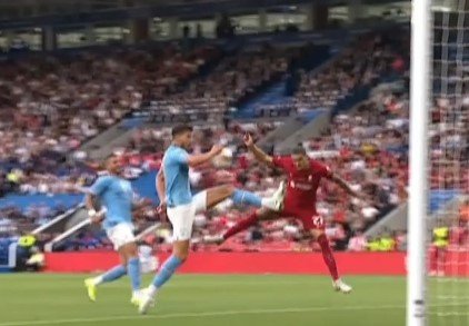 «Ливерпуль» обыграл «Ман Сити» и впервые с 2006 года взял Суперкубок Англии «Ливерпуль» обыграл «Ман Сити» и впервые с 2006 года взял Суперкубок Англии