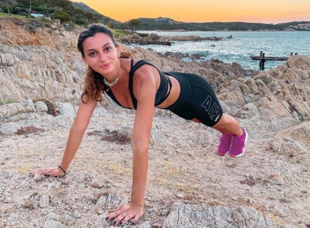 Росселла Фьяминго: горячие фото в купальнике (фехтование)