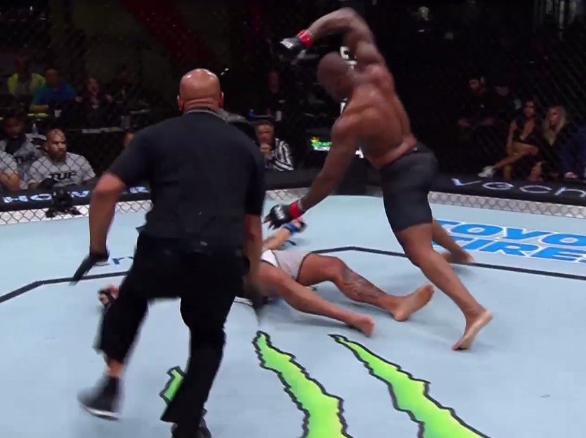 Обзор ярких моментов на UFC 7 августа - Видео Обзор ярких моментов на UFC 7 августа - Видео